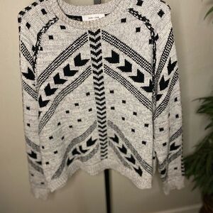 John + Jenn Black and Gray Crew Neck Sweater with Geometric Pattern